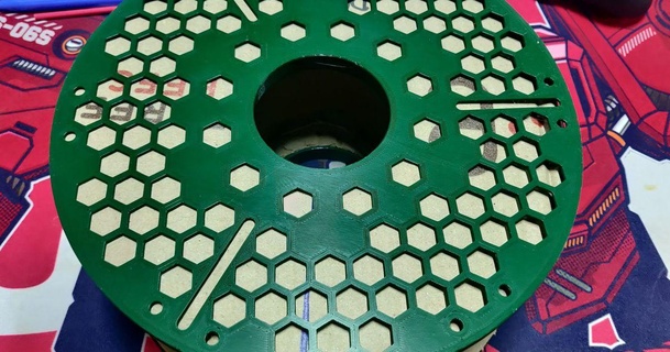 abeilles papier carton bobine garde hexadécimal lunartique Télécharger libre stl modèle imprimablescom 3d modèles imprimantes accessoires support filament filamentspoolroller porte spoolroller 3d print model - Mito3D