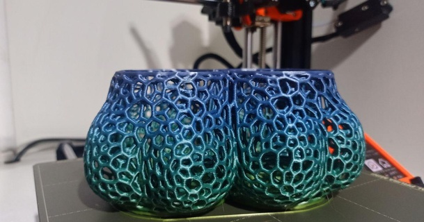 garip Voronoi tencere çanak piotrago indir Bedava stl model printablescom 3d modeller Sanat tasarım tasarımlar dekorasyon kalemlik 3d print model - Mito3D
