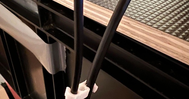 Kabelclip kabelclip USB 4mm kabel fusion360 Modell Düse Extruder download frei stl Printablescom 3d Modelle Haushalt Büro Kabel Clip Veranstalter 3d print model - Mito3D