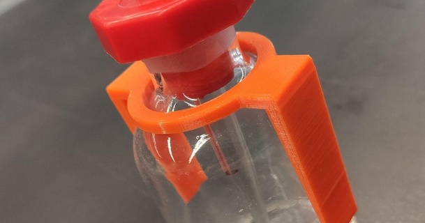Etikette Clip Halsband Tropfer Flasche Einzelgänger download frei stl Modell Printablescom 3d Modelle Lernen Chemie Biologie Tropfflasche Dymo Beschriftung Labor 3d print model - Mito3D