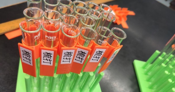 test tubo etichetta clip anticonformista Scarica gratuito stl modello printablescom 3d Modelli apprendimento chimica biologia laboratorio provetta etichettatura 3d print model - Mito3D