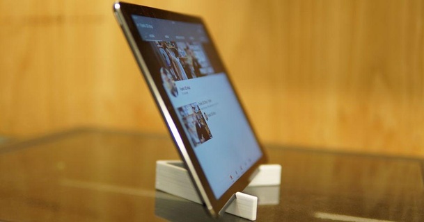 poche iPad supporter paramétrique fonctionnel charnière bookaroo Télécharger libre stl modèle imprimablescom 3d modèles gadgets portable dispositifs 3d print model - Mito3D
