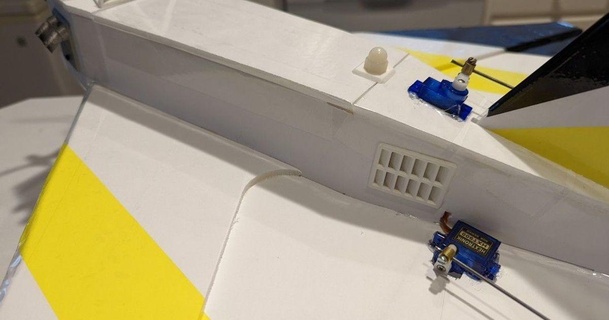 rc aereo aria prese d'aria qrome Scarica gratuito stl modello printablescom 3d Modelli passatempo creatori robotica 3d print model - Mito3D