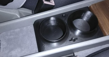 Fincan Kulp destek Mercedes benz w124 Uzay indir Bedava stl model printablescom 3d modeller hobi yapımcılar otomotiv Babybenz Becherhalter bozuk para sahibi bardaklık 3d print model - Mito3D