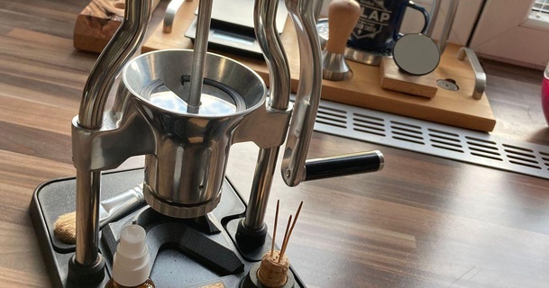 rok gc base améliorer Jan marsal Télécharger libre stl modèle imprimablescom 3d modèles Ménage cuisine café Moulin moulin caféoutil 3d print model - Mito3D