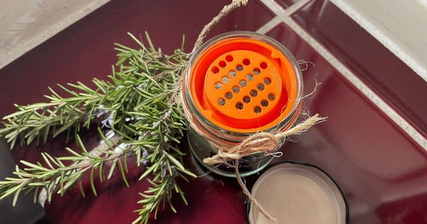 réutilisable pimenter distributeur mouche Télécharger libre stl modèle imprimablescom 3d modèles Ménage cuisine pots 3d print model - Mito3D