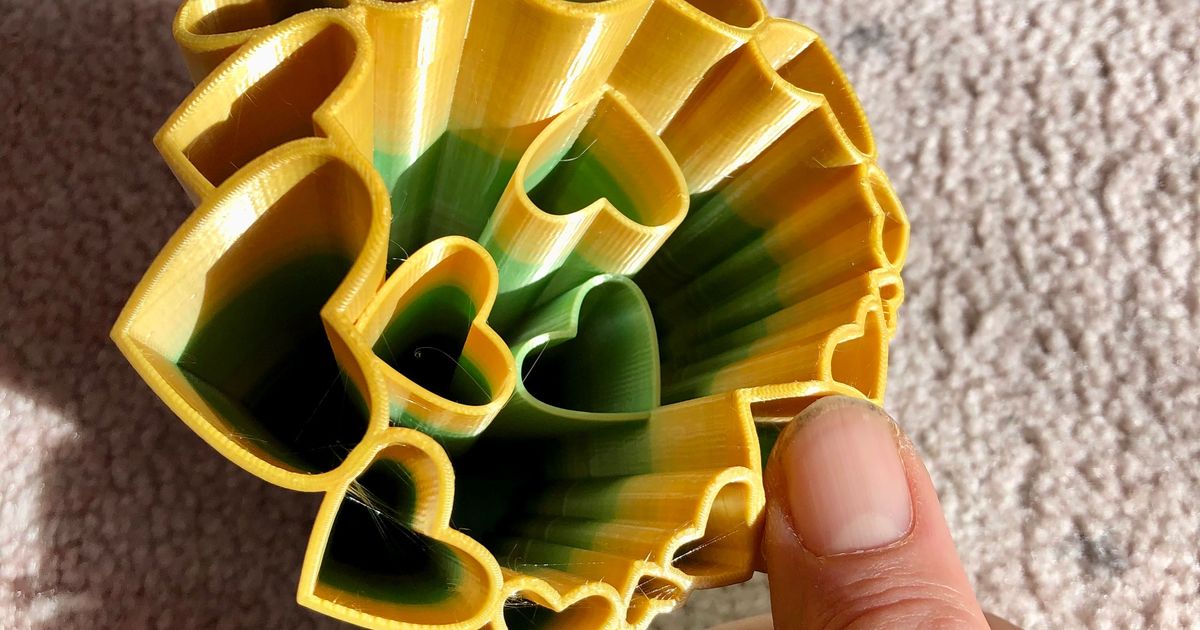 cuori matita titolare supporto paco Scarica gratuito stl modello printablescom 3d Modelli domestico ufficio cuore ragazzi portamatite portapenne 3D print model - Mito3D