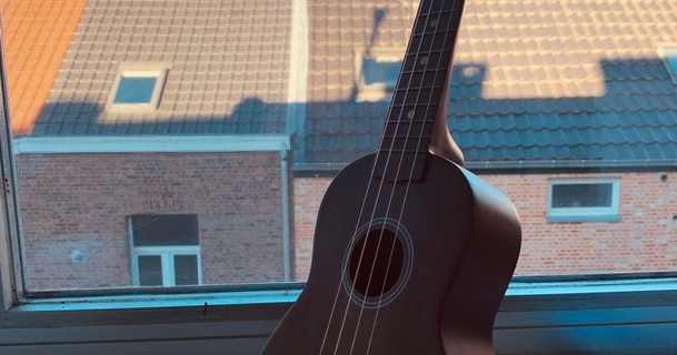 ukulele gitar ayakta durmak sayaç ağırlık destek maesgd indir Bedava stl model printablescom 3d modeller hobi yapımcılar müzik karşı yok ukulelemount 3d print model - Mito3D