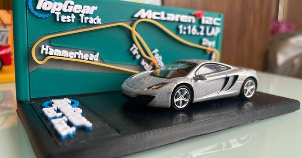 Kyosho McLaren 12c afficher base équipement thème gigapingouin Télécharger libre stl modèle imprimablescom 3d modèles jouets Jeux Véhicules piste 39 vitesse supérieure 3d print model - Mito3D