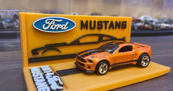 hotwheels 2014 vau personalizadas mustang exibição base gigapinguim baixar livre stl modelo printablescom 3d modelos brinquedos jogos veículos Ford Mustang 3d print model - Mito3D