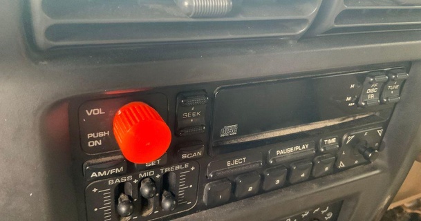 rádio botão substituição 2002 jipe wrangler vazio baixar livre stl modelo printablescom 3d modelos passatempo fabricantes automotivo jeepwrangler 3d print model - Mito3D