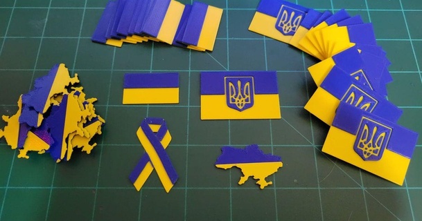 Ucrania apoyo conciencia patas insignias deleitar descargar gratis stl modelo imprimiblescom 3d modelos mundo escaneos personas blanco Insignia botón botones 3d print model - Mito3D
