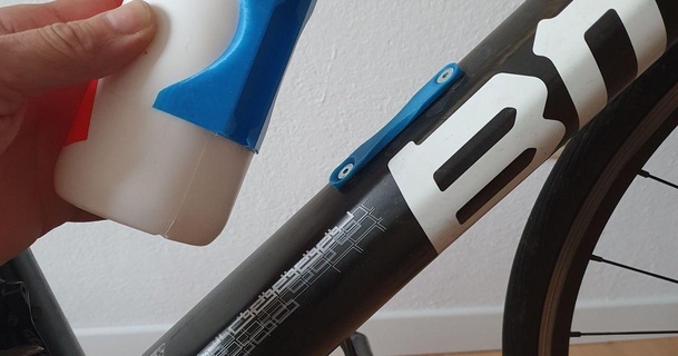 bicicletta bottiglia gabbia peso piccolini Printschnitzelat Scarica gratuito stl modello printablescom 3d Modelli gli sport all'aperto portaborraccia portabottiglie d'acqua 3d print model - Mito3D