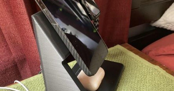 magsafe iphone elma izlemek Airpod'lar şarj cihazı hockeygoalie35 indir Bedava stl model printablescom 3d modeller gadget'lar taşınabilir cihazlar airpodscharger 3d print model - Mito3D