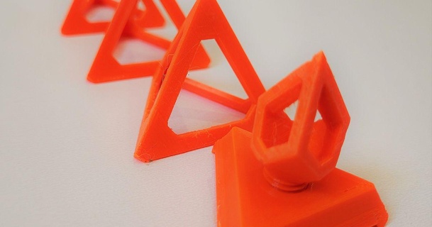 ressamlar piramit Evo v2 duvar indir Bedava stl model printablescom 3d modeller hobi yapımcılar araçlar rulman boyama ressamspiramit ressamüçgen 3d print model - Mito3D