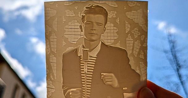 Rickroll Bild Lithophan Lernprogramm inbegriffen xyz Platz download frei stl Modell Printablescom 3d Modelle Spielzeuge Spiele gebe 3d print model - Mito3D