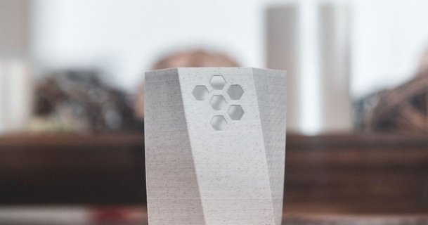verdrehte Hexagon Bleistift Halter Unterstützung rikosmakermachine Tasse Büro Stift 3d print model - Mito3D