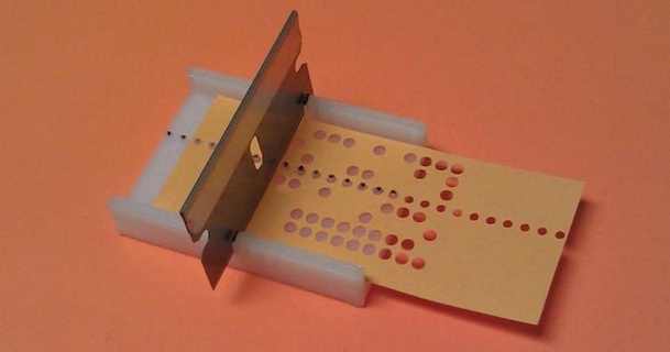 Teletyp Papier Band Spleißen Ausrichtung leiten Jig 1944gpw 3D Modelle Gadgets Computers parametrisch cnc openscad thingiverse 3d print model - Mito3D