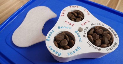 gemessen Hund Feeder 3 Hunde Bände Lebensmittel kalter Kaffee download frei stl Modell Printablescom 3d Modelle Haushalt Haustiere messen Hundefutter personalisiert 3d print model - Mito3D