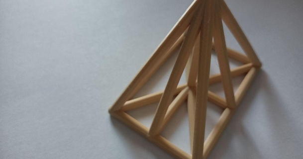 Pyramide obd ln Metall Base st nov mi eva Echo 3D Modelle Lernen Mathematik 3d print model - Mito3D