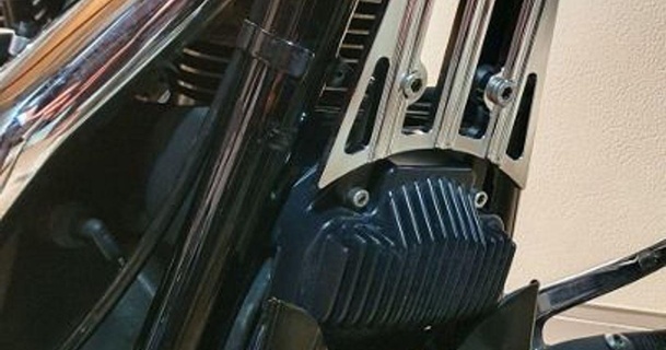Harley Davidson frente Spoiler ar barragem monte suporte dj 3D modelos passatempo fabricantes automotivo thingiverse spoilerhalter 3d print model - Mito3D