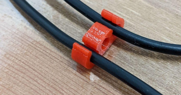 4mm Ouah cableclip Salvador rueda 3D modèles loisir fabricants organisateurs organisateur câble agrafe USB 3d print model - Mito3D