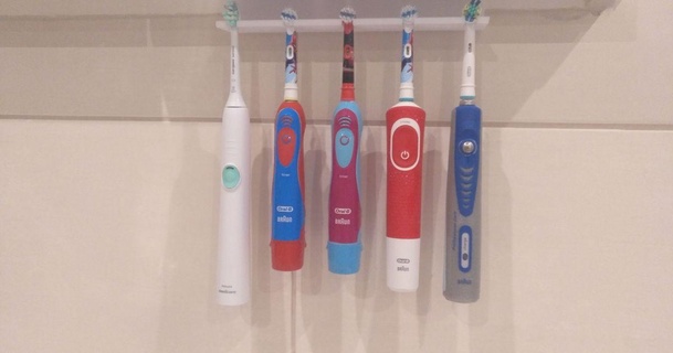toothbrushholder hanging version murdoc 3D Models Household Bathroom bath 3d print model - Mito3D