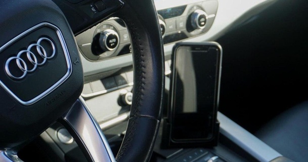 telefon ayakta durmak cep telefonu nder Audi a4 b9 iphone 11 akıllı baskılar 3D modeller hobi yapımcılar otomotiv araba standı petg 3d print model - Mito3D