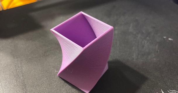verdrehte Quadrat Pflanzer Vase Tasse physikalische Null 3D Modelle Haushalt draussen Garten Pflanze 3d print model - Mito3D