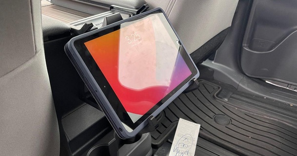 console tablette titulaire soutien Toyota terre crise homme 3D modèles loisir fabricants automobile iPad 3d print model - Mito3D