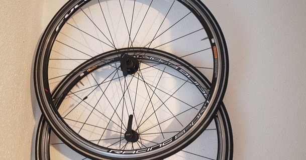 vélo paire roues mur monter horrovac 3D modèles loisir fabricants organisateurs cyclisme route espace rangement 3d print model - Mito3D