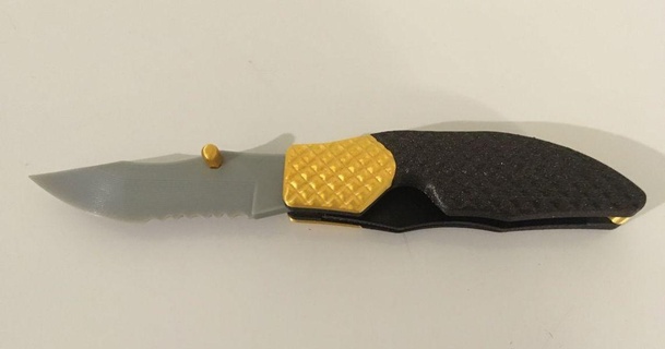 folding knife v3 majorocd 3D Models Costumes & Accessories Props foldingknife 3d print model - Mito3D