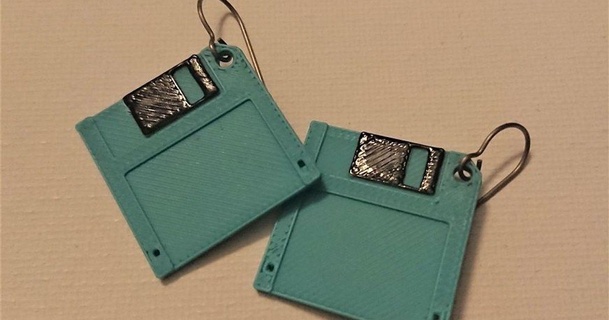 floppy disco orecchini guardare 3D Modelli moda donne computer orecchino disk 3d print model - Mito3D