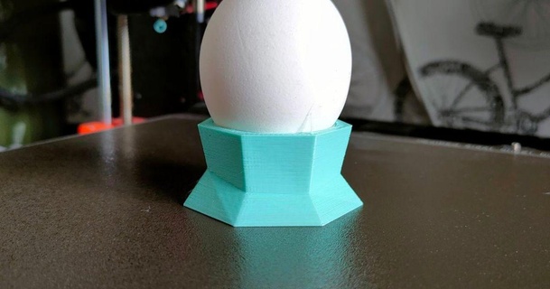 Basso poli uovo In piedi madzialka 3D Modelli domestico cucina portauovo lowpoly 3d print model - Mito3D