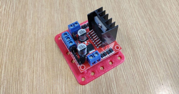 mounting adapter arduino modules sp elit dobru ka - krou ek robotiky 3D Models Hobby & Makers Electronics hcsr04 l298 lcd rtcds1307 3d print model - Mito3D