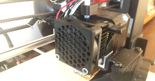 Wanhao i3 Vervielfältiger Extruder Ventilator Grill cyul 3D Modelle Hobby Macher Ideen 40mmfan wanhaoduplicatori3 thingiverse 3d print model - Mito3D