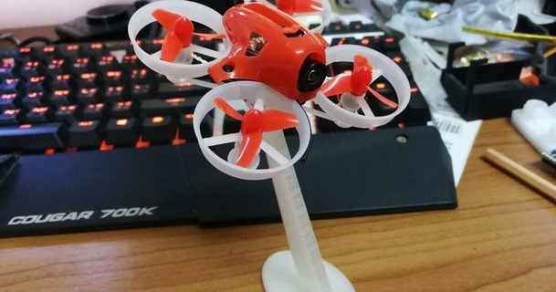 haykırmak ayakta durmak erkark 3D modeller hobi yapımcılar RC robotik fpv sunum standı e010 e010c e010e 3d print model - Mito3D