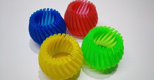 klein Spiral Pflanzer Vase Surmark 3D Modelle Haushalt Haus Ausrüstung thingiverse 3d print model - Mito3D