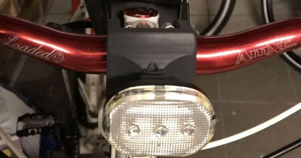 Lampe Halter Unterstützung Mitte Lenker Stengel cor hören 3D Modelle Sport draussen Fahrradmtb mtb MTB Licht thingiverse 3d print model - Mito3D