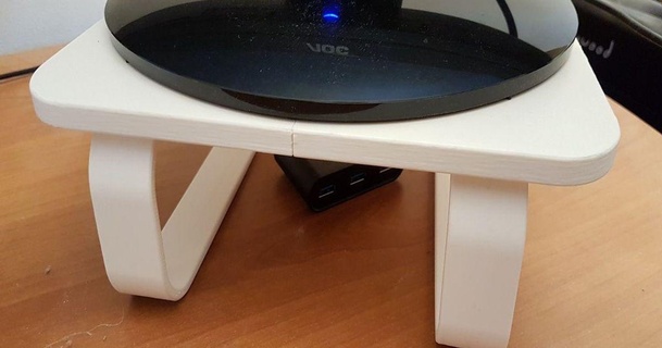 piccolo pc schermo tavolo trehan 3D Modelli domestico ufficio supporto 3d print model - Mito3D