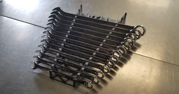 16 Schlüssel Gestell reversibel bonzai000 3D Modelle Hobby Macher Werkzeuge Veranstalter Werkzeugkasten Schraubenschlüsselhalter thingiverse 3d print model - Mito3D