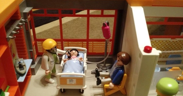 playmobil hôpital iv bag lugamagnus 3D modèles jouets Jeux chose universelle 3d print model - Mito3D