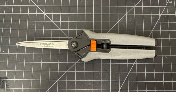 fiskars softouch scissors replacement retaining clip vespaholic 3D Models Household Office fiskar 3d print model - Mito3D