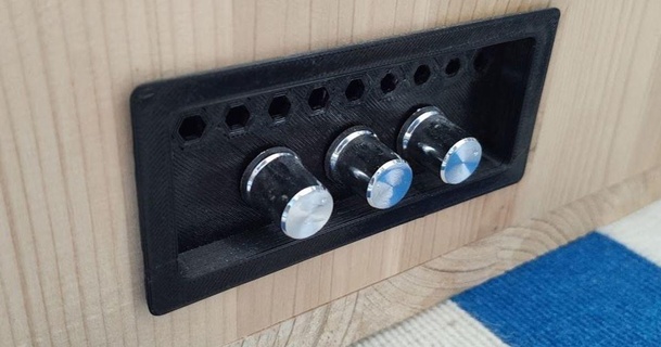 auge caja amplificador frente panel omar 3D modelos artilugio audio boombox frontal thingiverse 3d print model - Mito3D