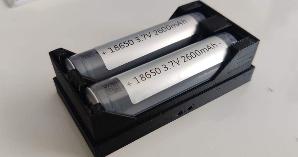 18650 18700 protégé cellule double batterie titulaire soutien plateau czrtst 3D modèles loisir fabricants électronique couvercle support liion 18670 3d print model - Mito3D