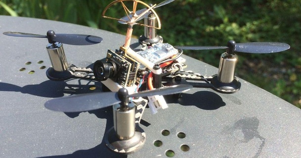qx90 gekippt Kamera Unterstützung Vorderseite montiert fabien 3D Modelle Hobby Macher RC Robotik thingiverse 3d print model - Mito3D