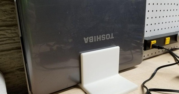 Vertikale Laptop Stand Projektebybrian 3D Modelle Gadgets Computers thingiverse 3d print model - Mito3D