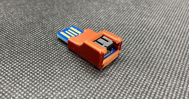 adafruit microlipo case johnzanussi 3D Models Hobby & Makers Electronics usb thingiverse 3d print model - Mito3D