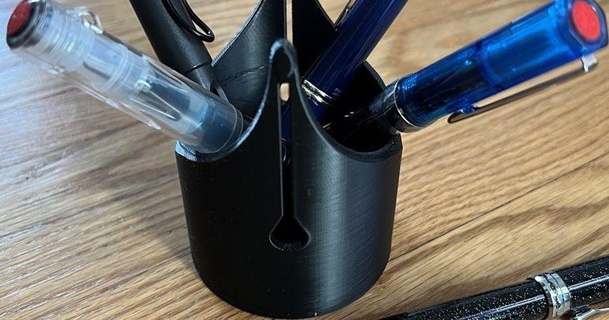 caneta copo inspirado fonte nib batman 3D modelos casa escritório lápis porta canetas freecad beijo 3d print model - Mito3D