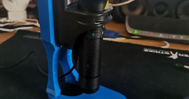 cargando estante soporte llorado recargable LED antorcha deirdre 3D modelos artilugio lidl 3d print model - Mito3D